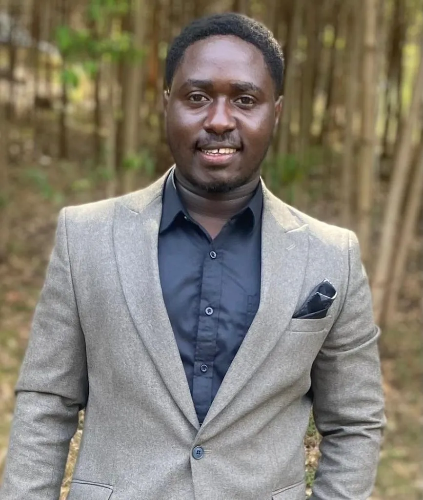 Dr. Benjamin Kaguma, veterinaire interne chez Dynagric Ecotours Ouganda